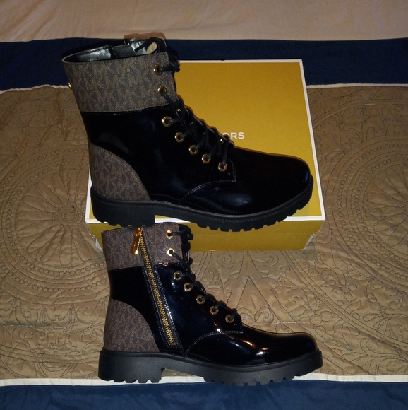 Michael Kors Alistair Bootie - Picture 8 of 11